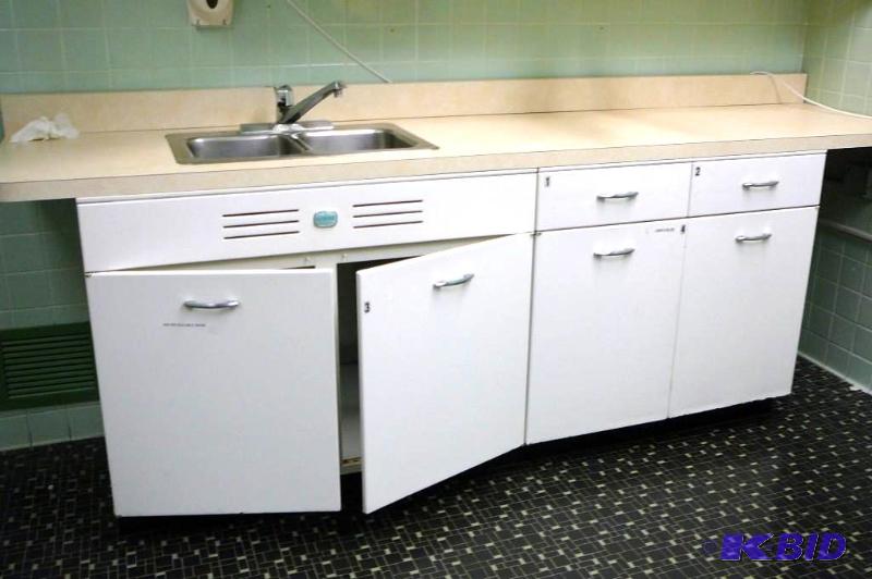 lot 192 image: Geneva kitchen metal base cabinet with counte...