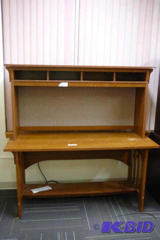 lot 211 image: Office desk wti upper storage unit 59-12&quo...