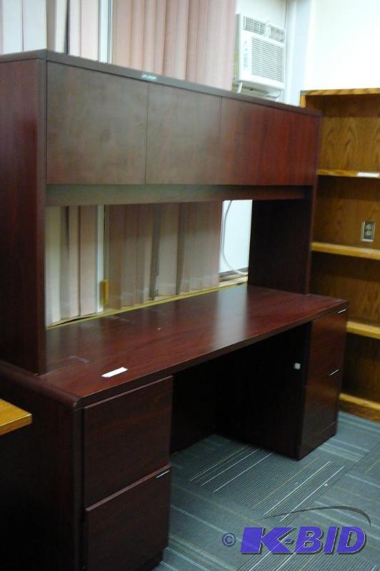 lot 212 image: Office desk with upper storage unit 72&quotW...