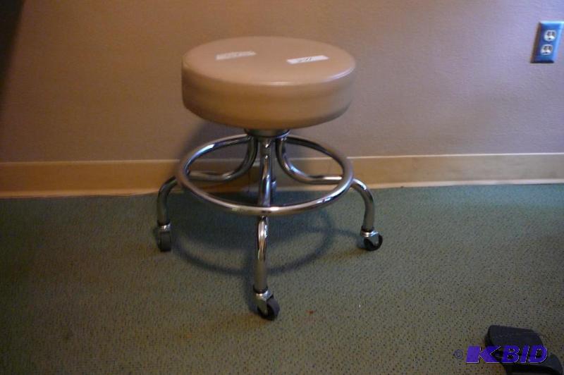 lot 241 image: Adjustable stool on casters  ...