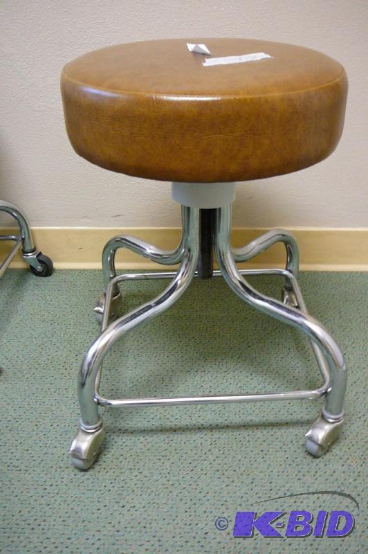 lot 257 image: Brown adjustable stool on caster  ...