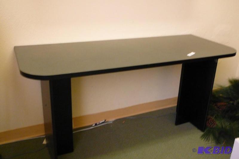 lot 262 image: Table  60&quotW x 24&quotD x 29&quotT...