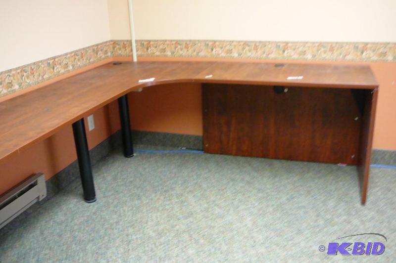 lot 287 image: Large corner office counter 3 piece unit 77-1...
