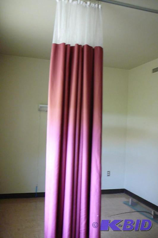 lot 289 image: Large lot of different lengths&nbspcloth roo...