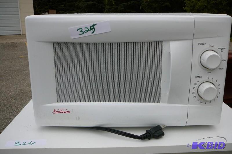 lot 325 image: Sunbeam microwave oven ...