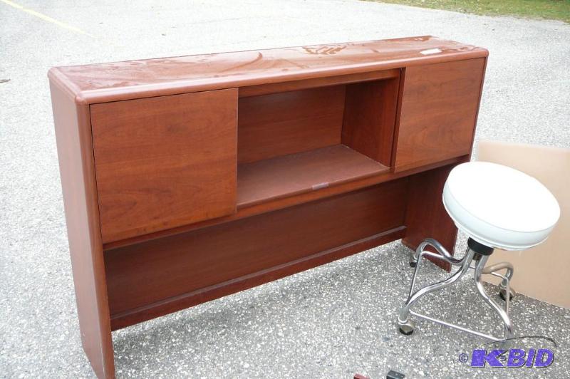 lot 327 image: Lot of misc office stuff ,desk , chairs, chai...