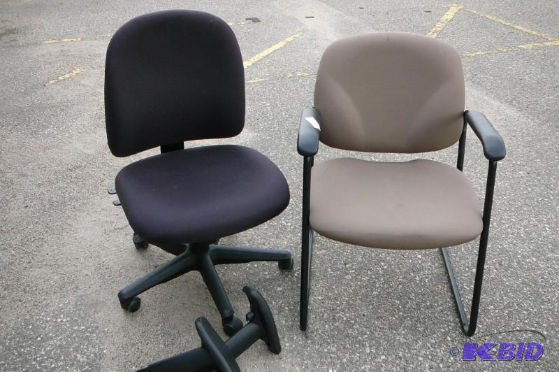 lot 332 image: 2 office chairs ...