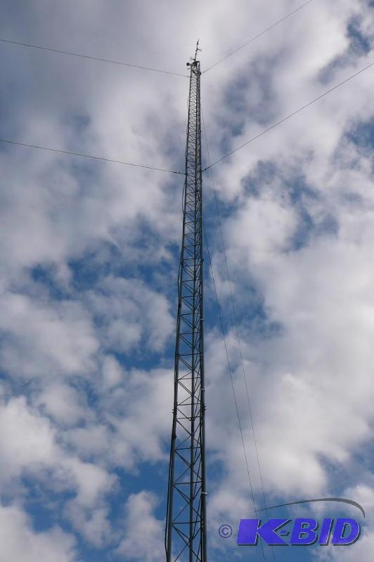 lot 338 image: Metal Radio tower with antenna and lights wit...