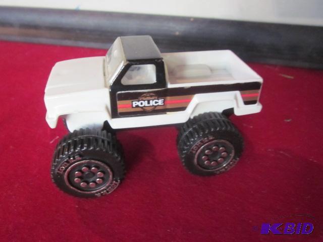 lot 111 image: Vintage small Tonka Police Truck....