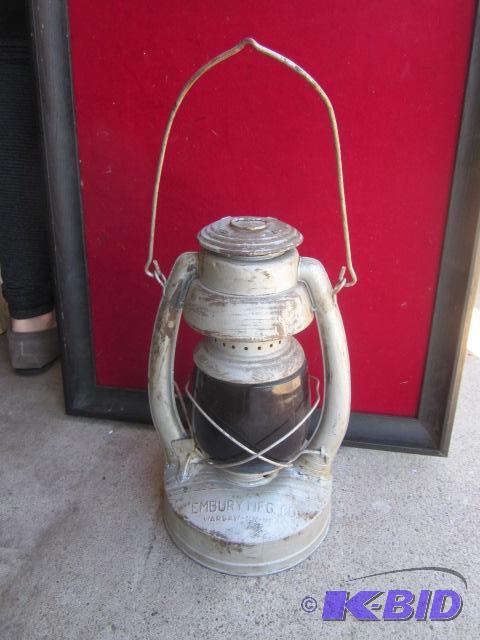 lot 119 image: Antique Oil Lamp