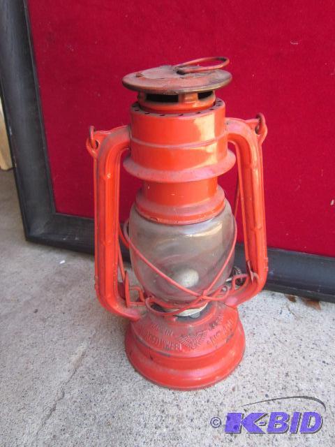 lot 120 image: Antique Oil Lamp