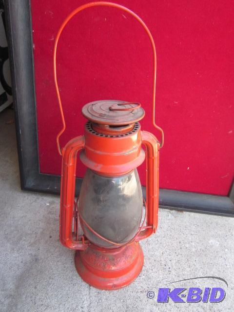 lot 123 image: Antique Oil Lamp