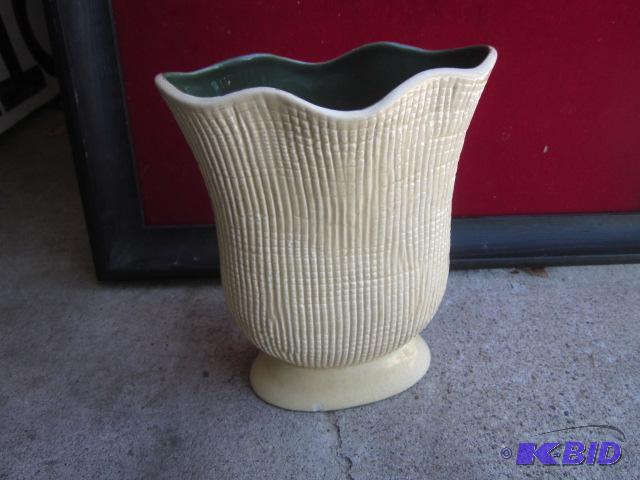 lot 129 image: Red Wing 8 inch B2103 vase with two small chi...