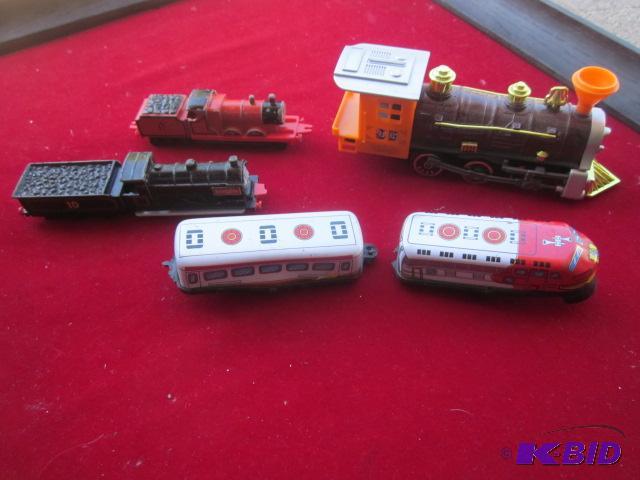 lot 144 image: Lot of miscellaneous trains, some tin and som...