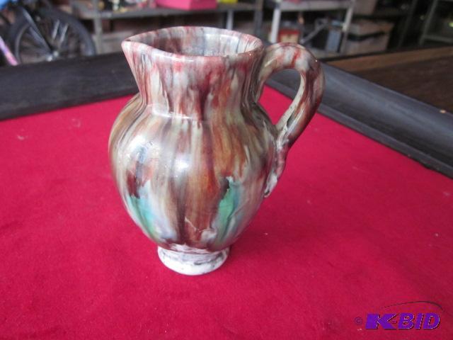 lot 15 image: Vintage nicely glazed Italy pottery, from the...