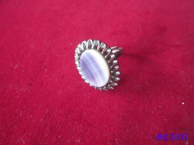 lot 2 image: Large vintage sterling ring, white stone with...