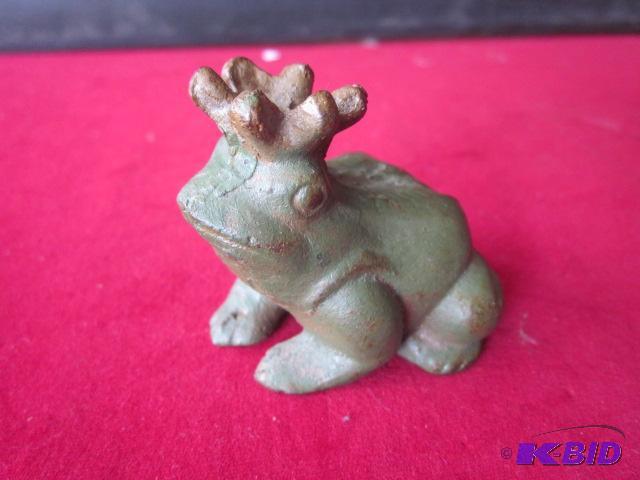 lot 23 image: Antique cast iron King Frog. ...
