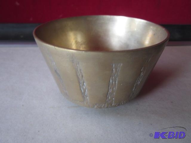 lot 30 image: Vintage bronze footed bowl. ...
