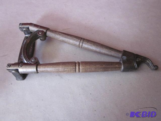 lot 31 image: Metal and wood wall hang. ...