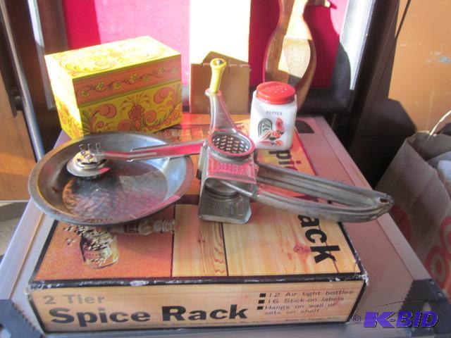 lot 69 image: Lot of vintage kitchen items. ...