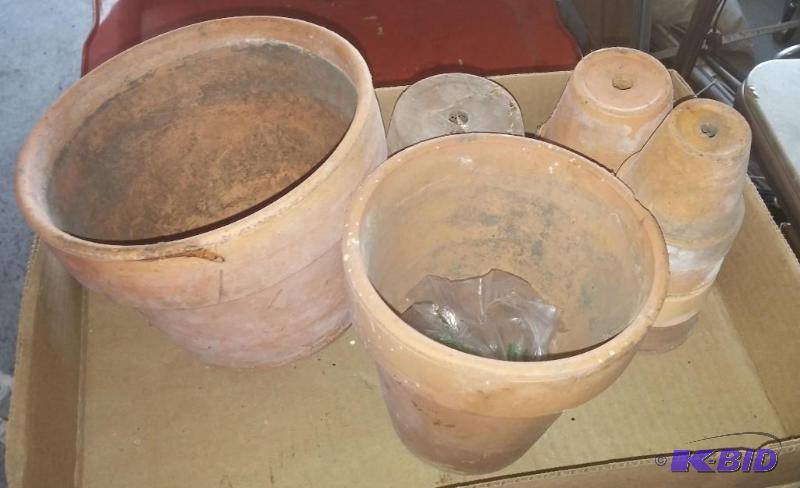 Clay flower pots