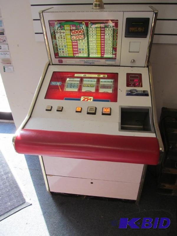 lot 3 image: IGT Triple Play Slant Top $.25 Slot Machine