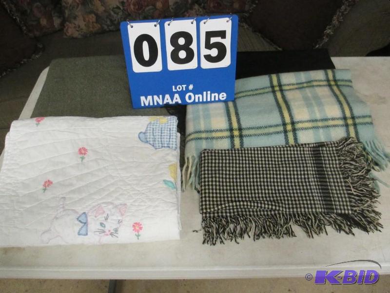 lot 00085 image: 5 Unmarked Blankets