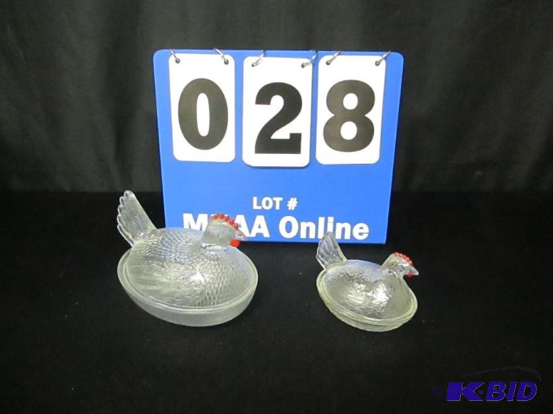 lot 28 image: 2 Glass Hen on Nest