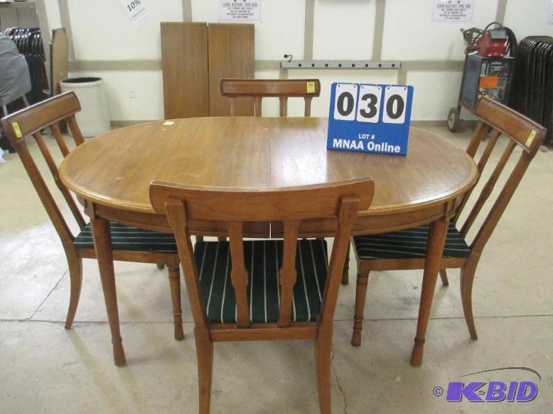 lot 30 image: Wood Dining Table, Chairs & Leaves