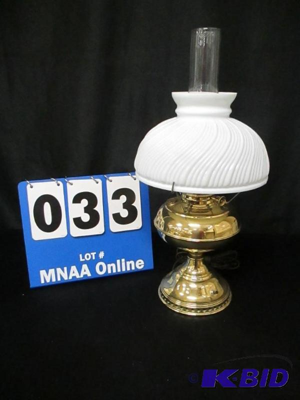 lot 33 image: Vintage Electric Kerosene Lamp