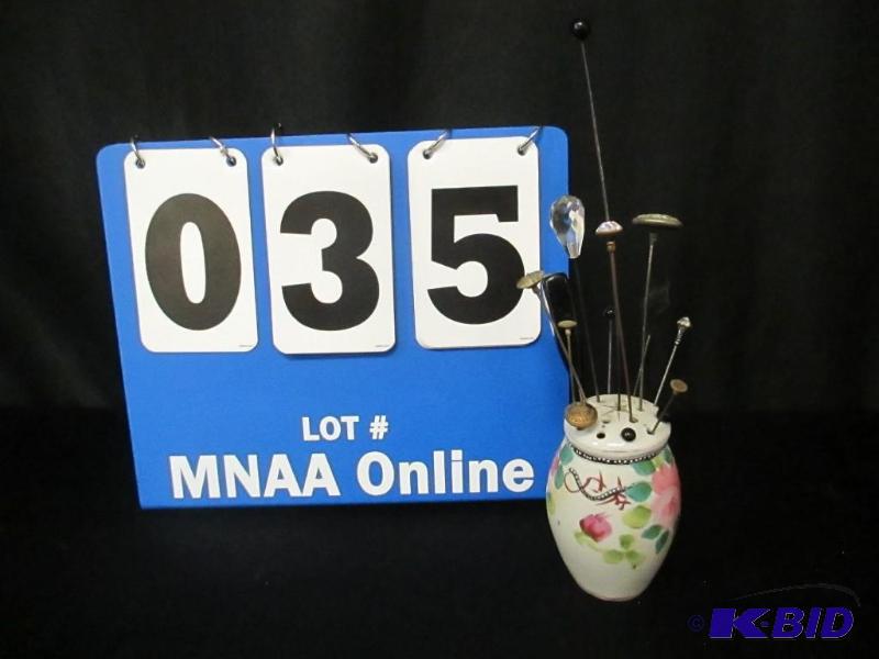 lot 35 image: Vintage Hat Pin Holder & 14 Hat Pins