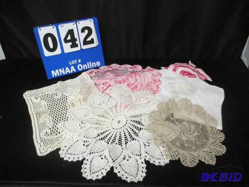 lot 42 image: Vintage Doilies & Tablecloth