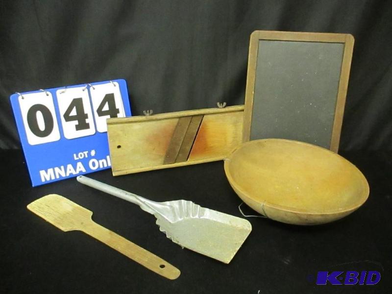 lot 44 image: Vintage Wood Collectibles