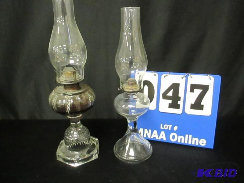 lot 47 image: 2 Vintage Glass Kerosene Lamps