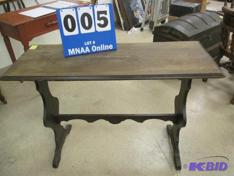 lot 5 image: Vintage Sofa Table