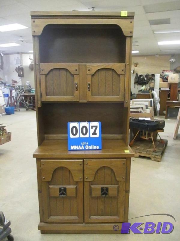 lot 7 image: Vintage Hutch Cupboard