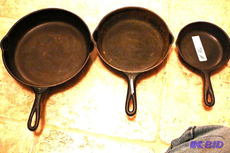 Set of different sized cast iron pans&nbsp #...