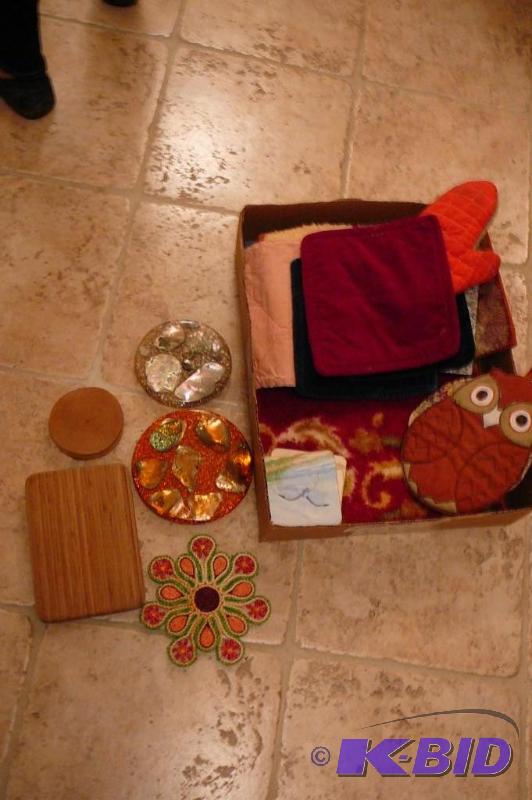 Large lot of miscellaneous sized pot holders ...
