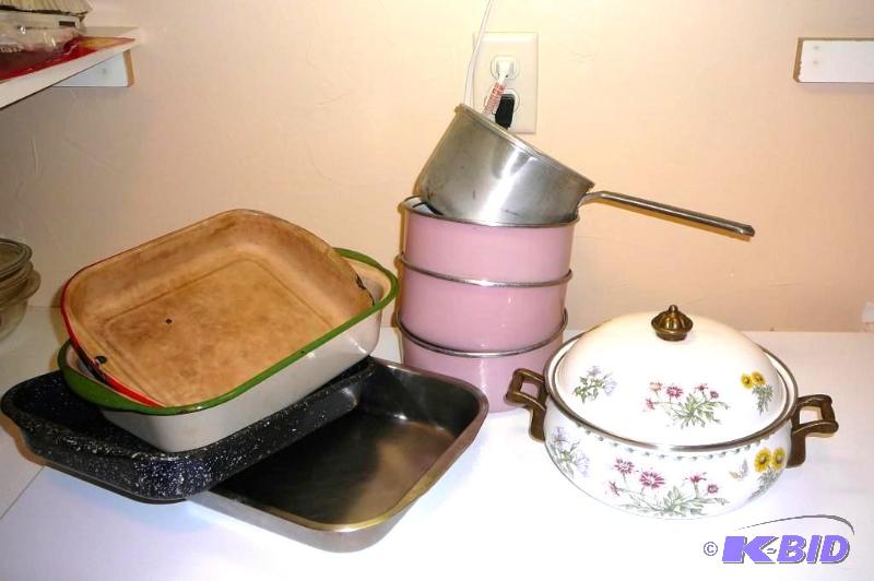 Miscellaneous baking pans&nbsp...