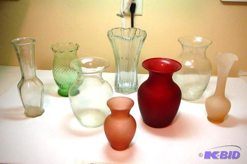 8 miscellaneous vases&nbsp...