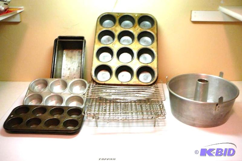 Miscellaneous lot of muffin pans, cooling rac...