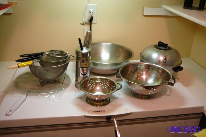 Bun warmer. large mixing bowl stainless steel...
