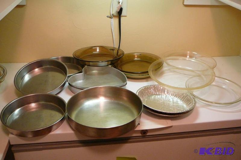 Large lot of miscellaneous pie pans, cake pan...