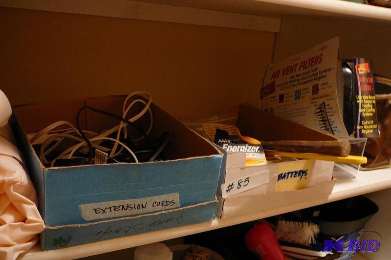 Lot of miscellaneous&nbspextension cords , b...