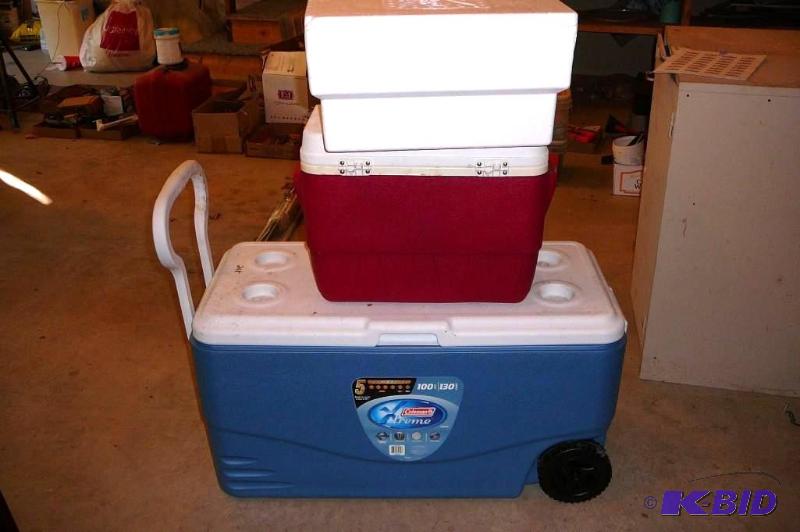 lot 248 image: 1-100 gallon Coleman xtreme&nbspcooler with ...