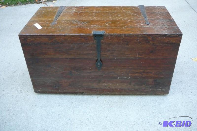 lot 264 image: Vintage home built trunk 38&quotL x 18-34&q...