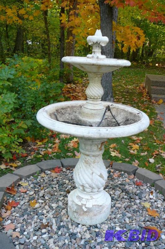 lot 265 image: Water fountain and little giant water pump 54...
