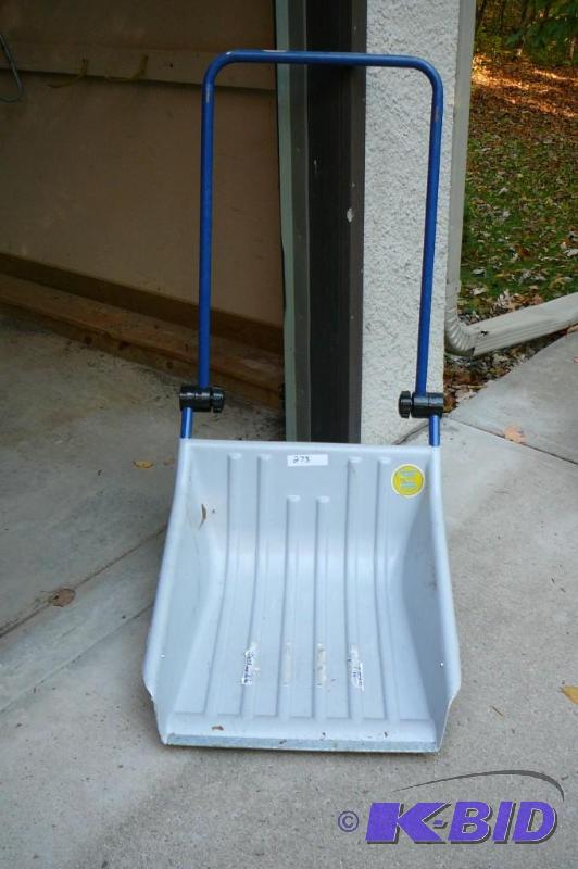 lot 273 image: Easy scoop Carant&nbspSnow shovel...