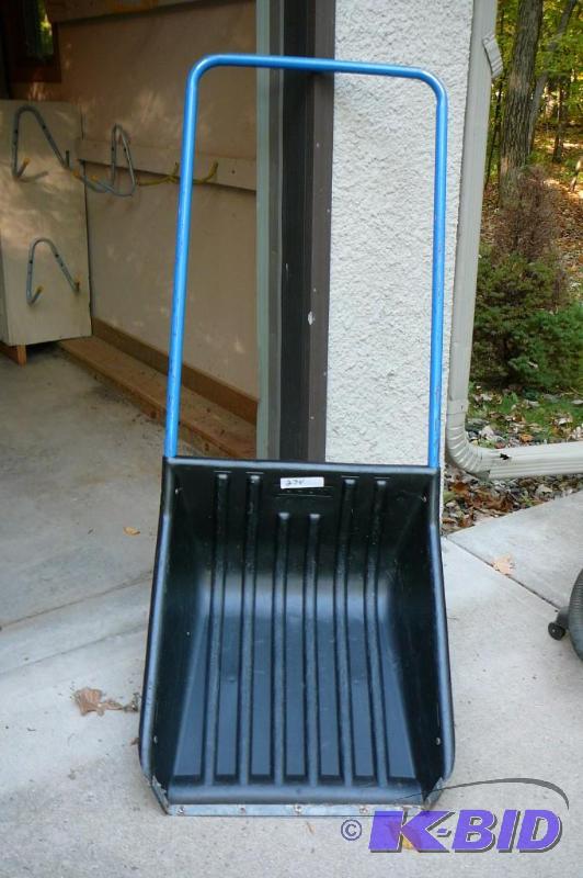 lot 274 image: Easy scoop Carant Snow shovel...