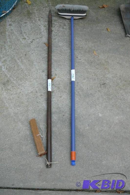lot 286 image: Ice chisel&nbspand scrub brush ...